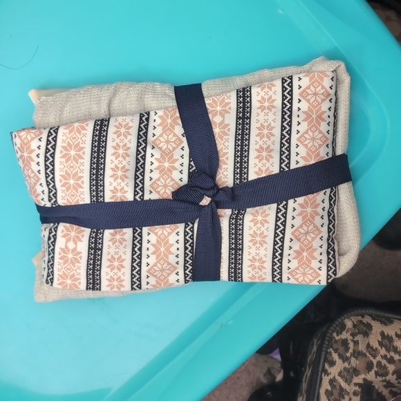 Isotoner Ladies 2PC Sleep Set - Beige - Picture 2 of 2